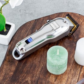 Tondeuse métal sans fil avec lames inox et mallette de rangement TMAX Becker 2