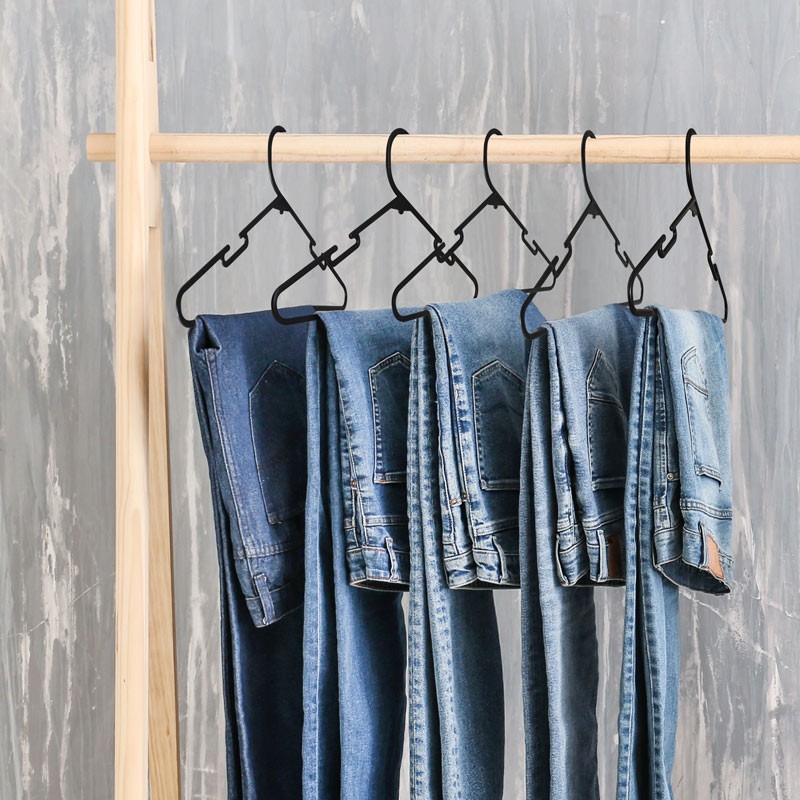 Lot de 12 Cintres noirs CIN12 de la marque Garnier